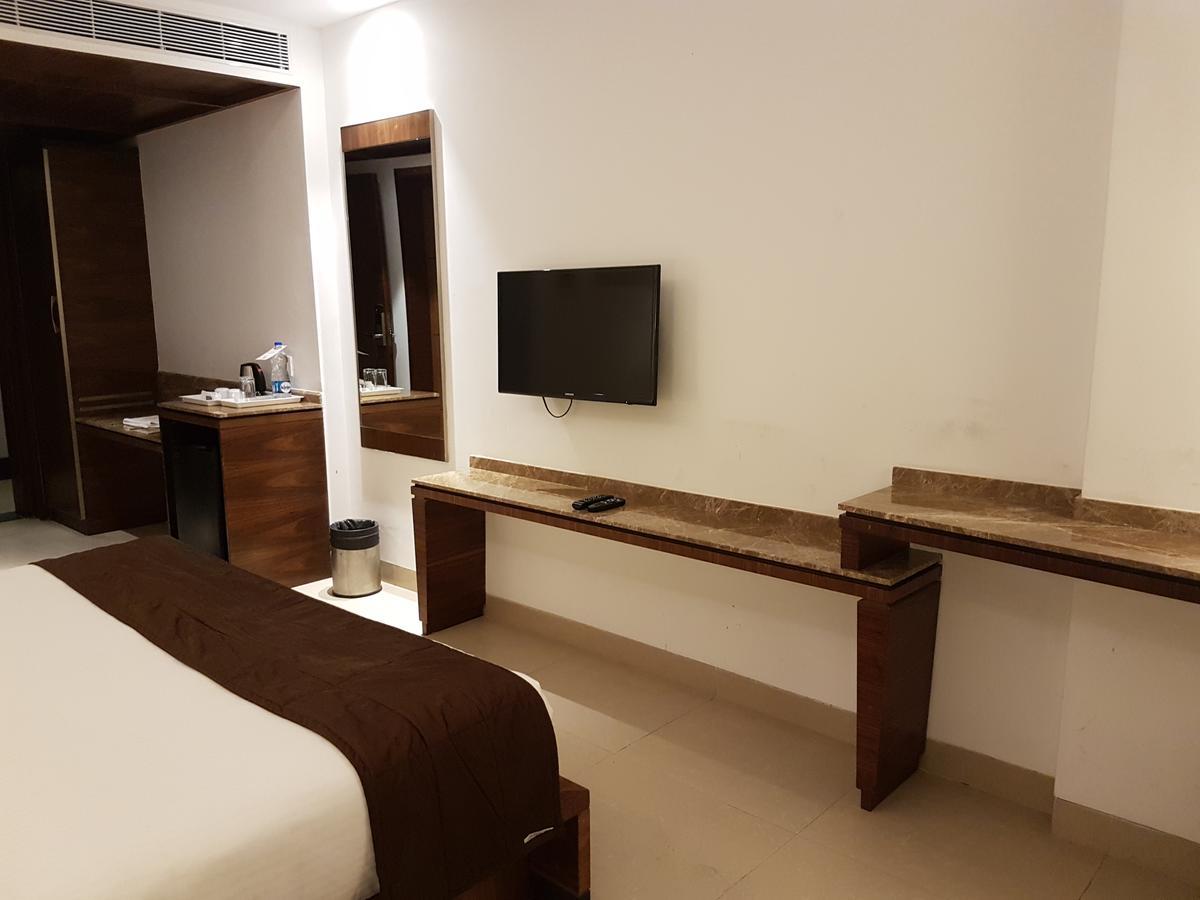 Отель Urvashi Residency Ченнаи Экстерьер фото